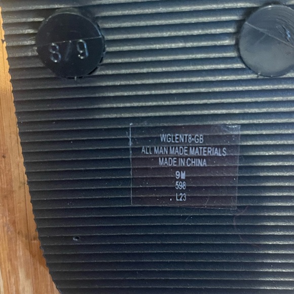 GUESS Woman’s Black Sy Flip Flops Size 9 NWT - Picture 4 of 5